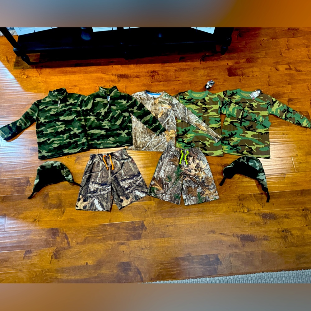 Youth hunting camo size sm/med. Long sleeve tops, shorts, fleece pullovers/hats